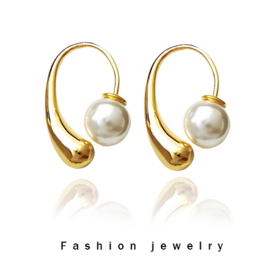 Gold plated Korean personality design sense pearl earrings temperament elegant simple geometric lady short earrings