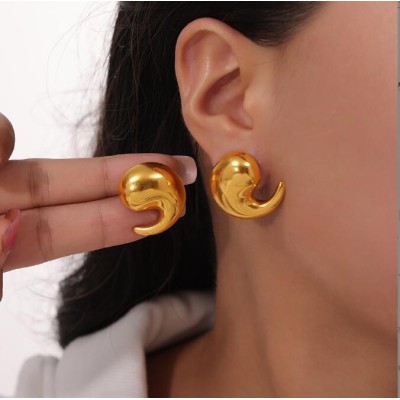 European and American fashion niche simple design sense all matching earrings Geometric comma shape smooth titanium steel gold-plated earrings